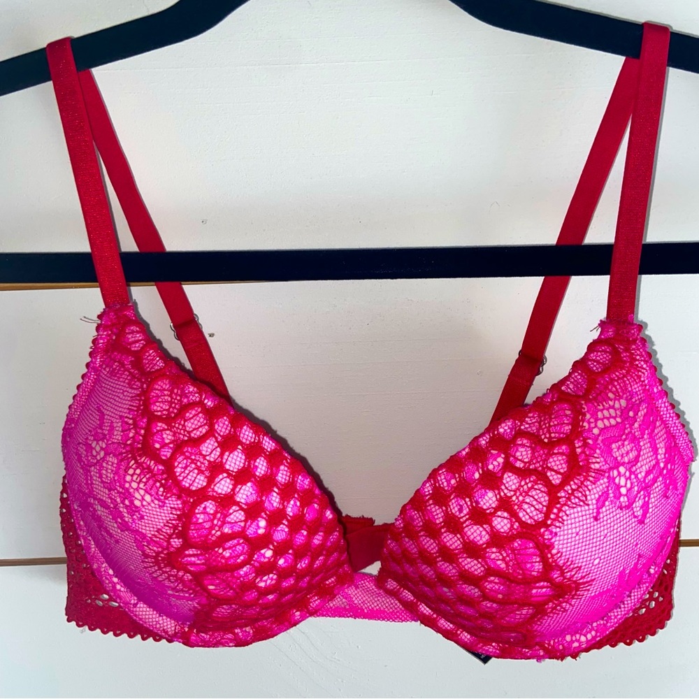 Victoria’s Secret Plunge Bombshell Bra 32B